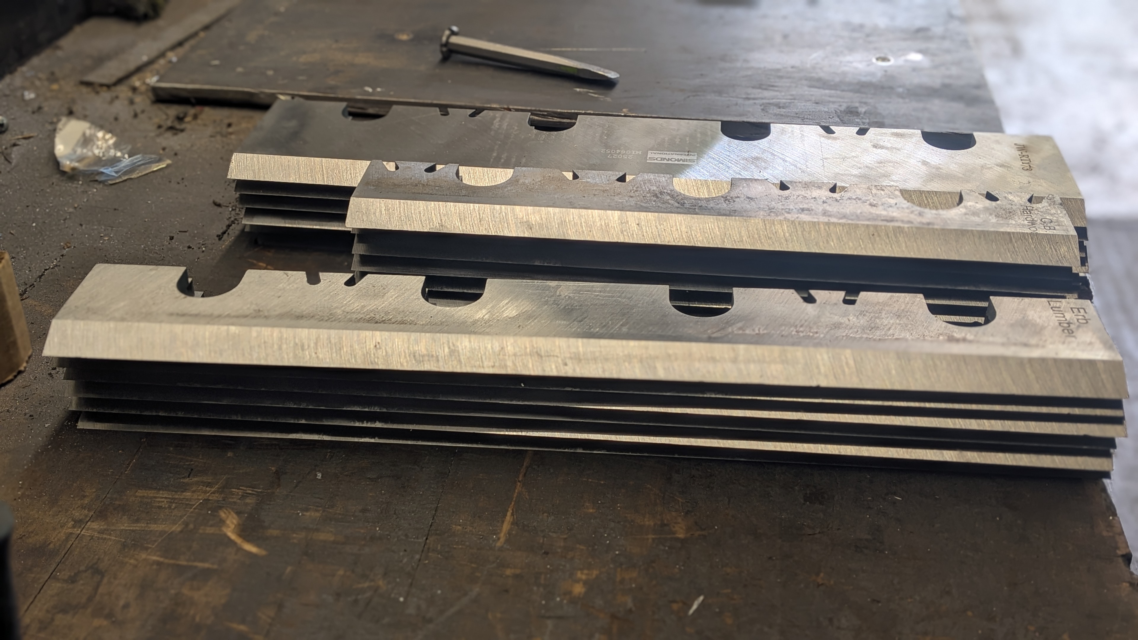 Chipper knife sharpening